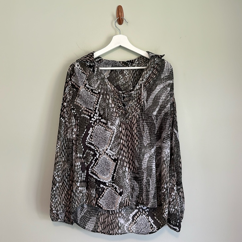 Cute casual green snakeskin print blouse